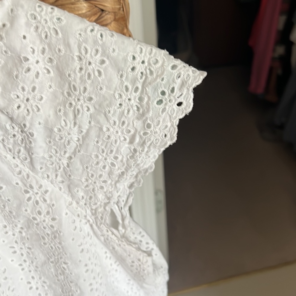 Loft white eyelet top. With a liner in it. - Picture 4 of 8